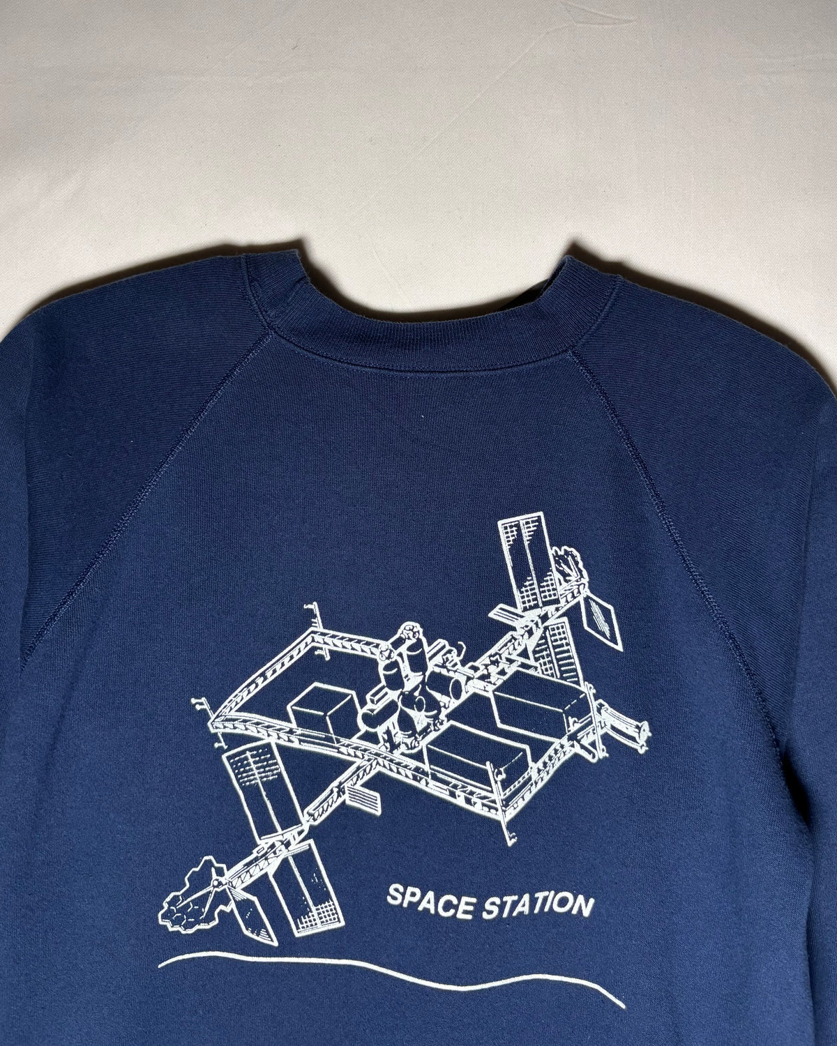 〈Hanes〉 Motorola “Freedom” Space Station Raglan Sweatshirt Made in USA