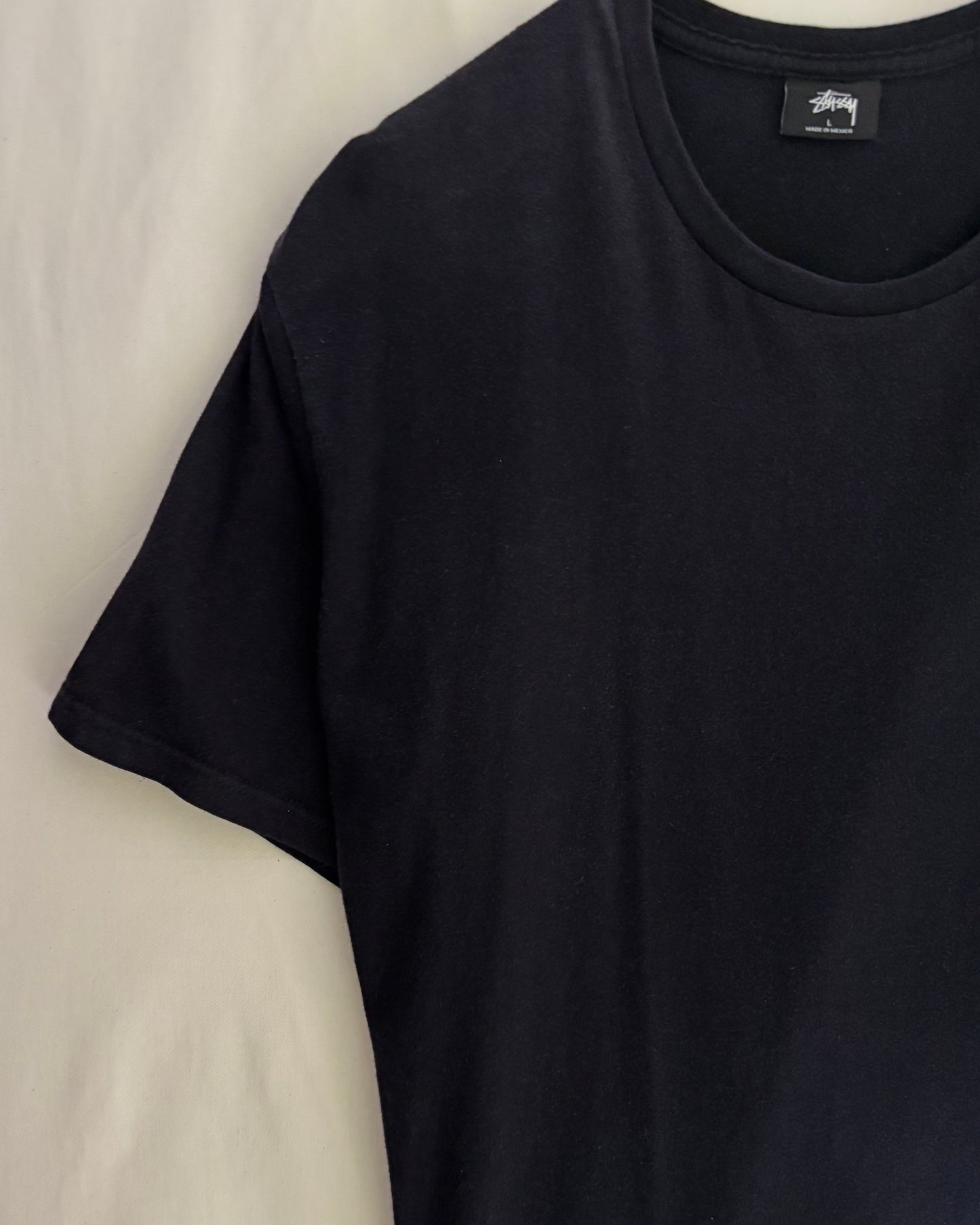 〈STUSSY〉 Face Logo Back Print T-Shirt