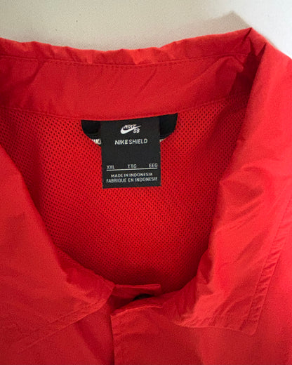〈NIKE SB〉 Shield Coaches Jacket Red