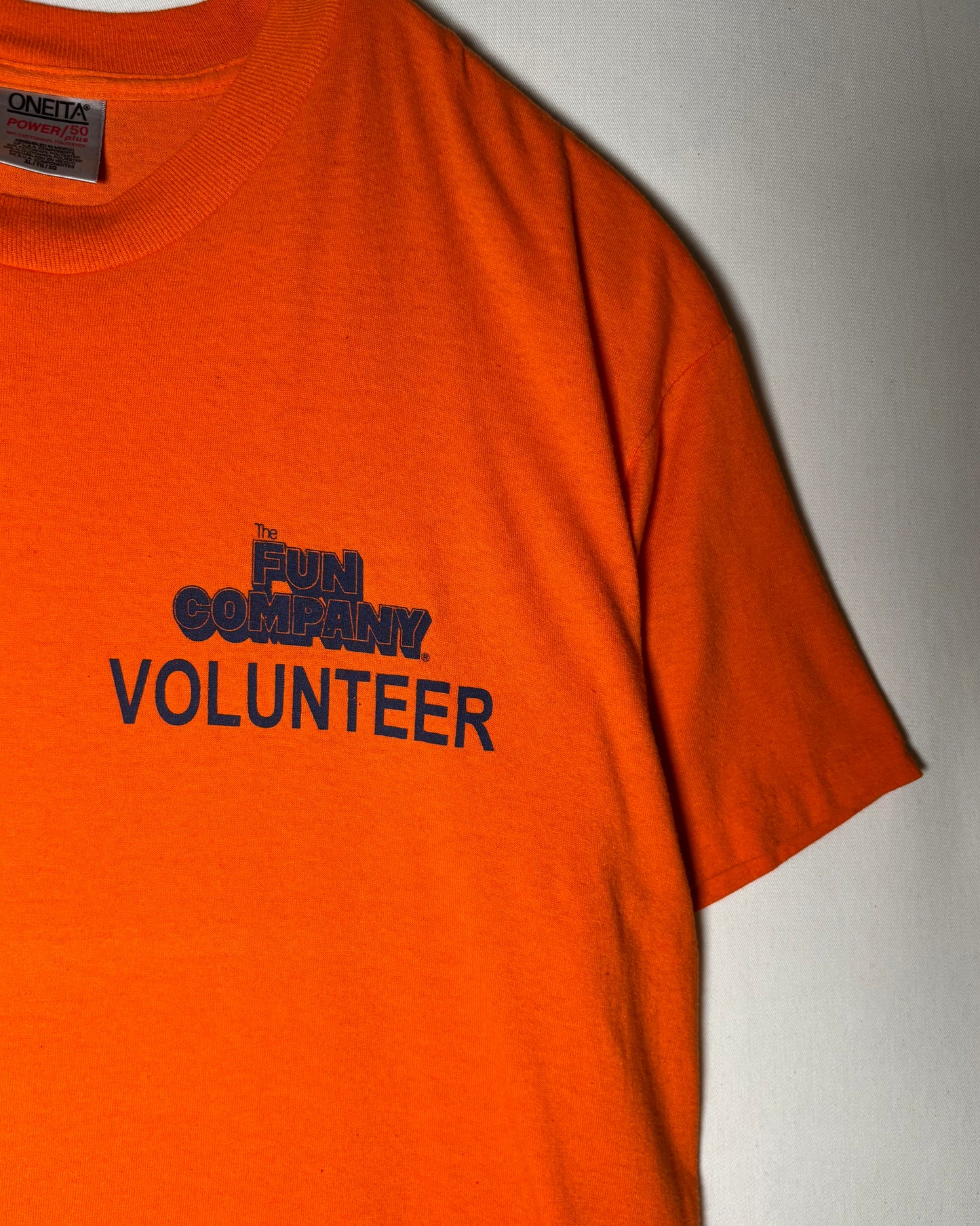 〈ONEITA〉The Fun Company Volunteer Print T-Shirt Orange