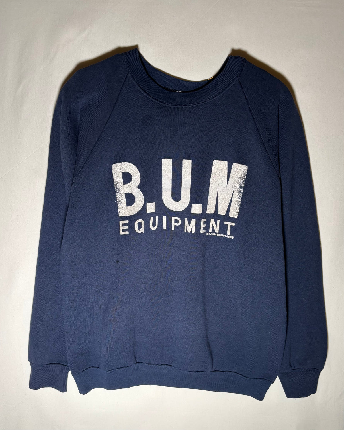 B.U.M. Equipment ネイビー ロゴプリント ラグランスウェット XL