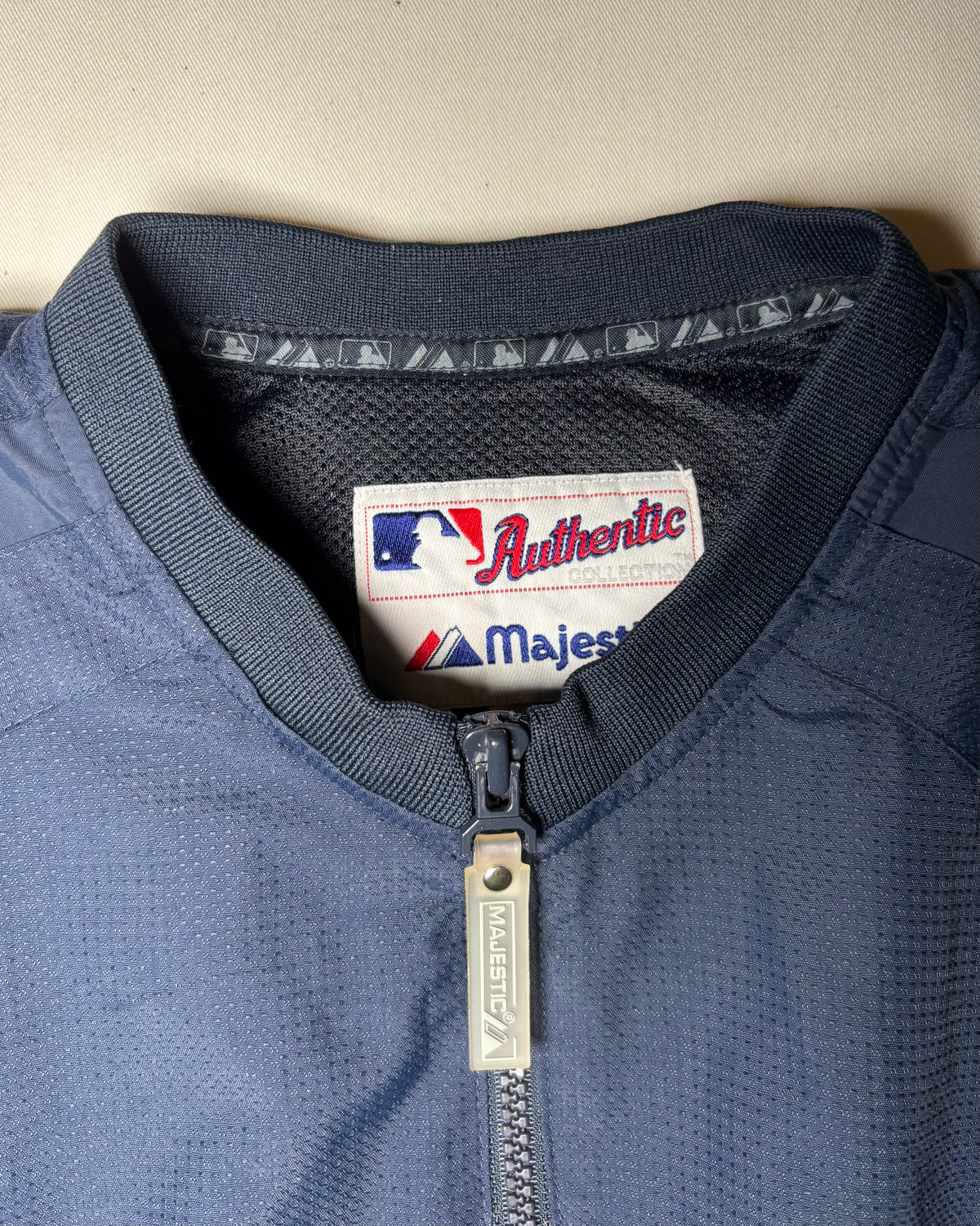 Majestic New York Yankees ネイビー プルオーバージャケット 商品画像 3