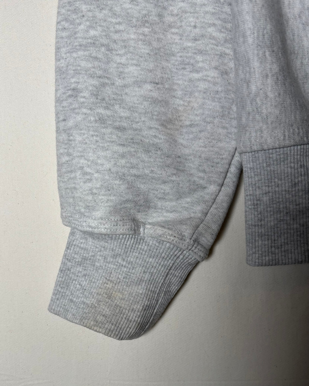 STUSSY グレー ストックロゴ クルーネックスウェット 商品画像 5