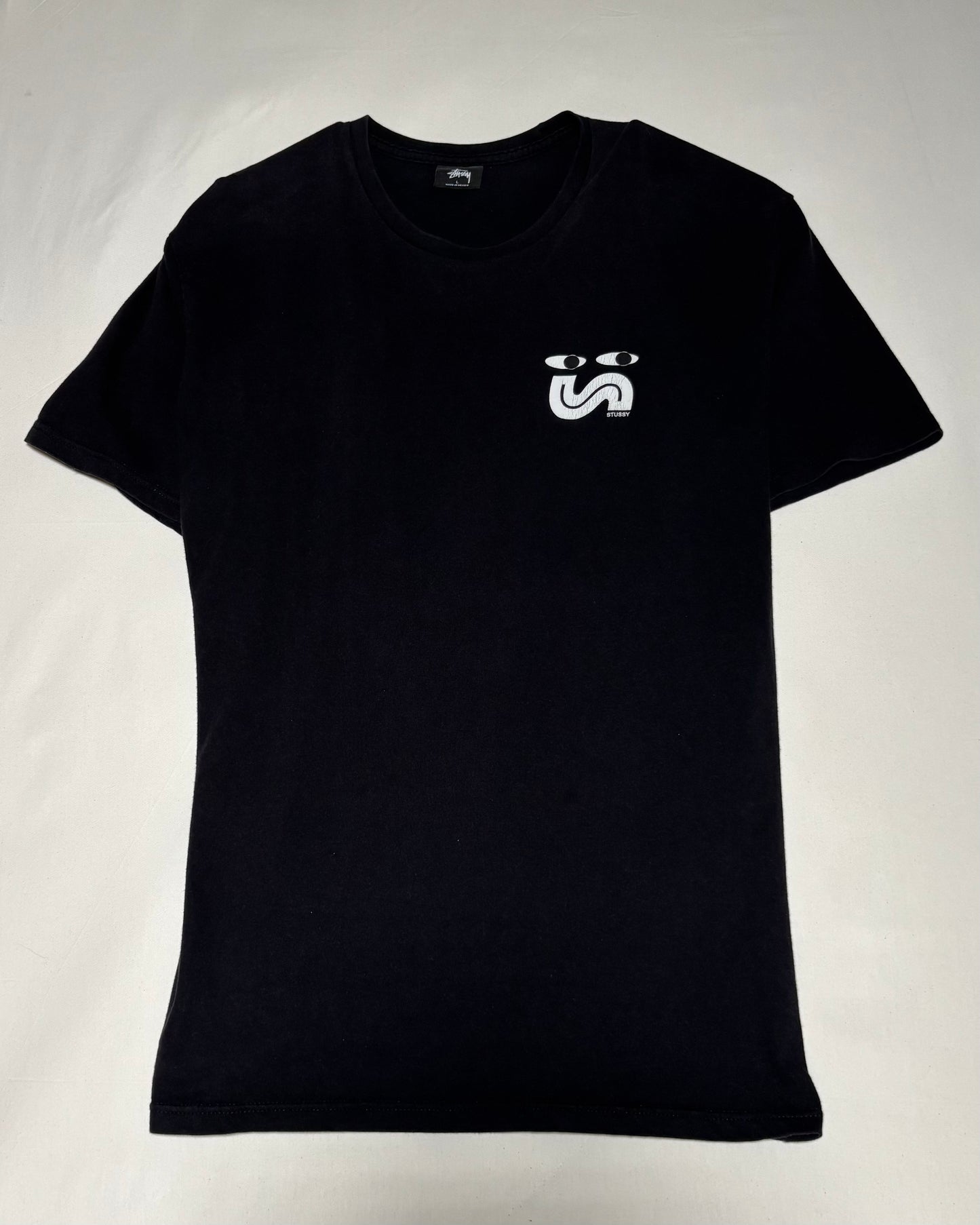 〈STUSSY〉 Face Logo Back Print T-Shirt