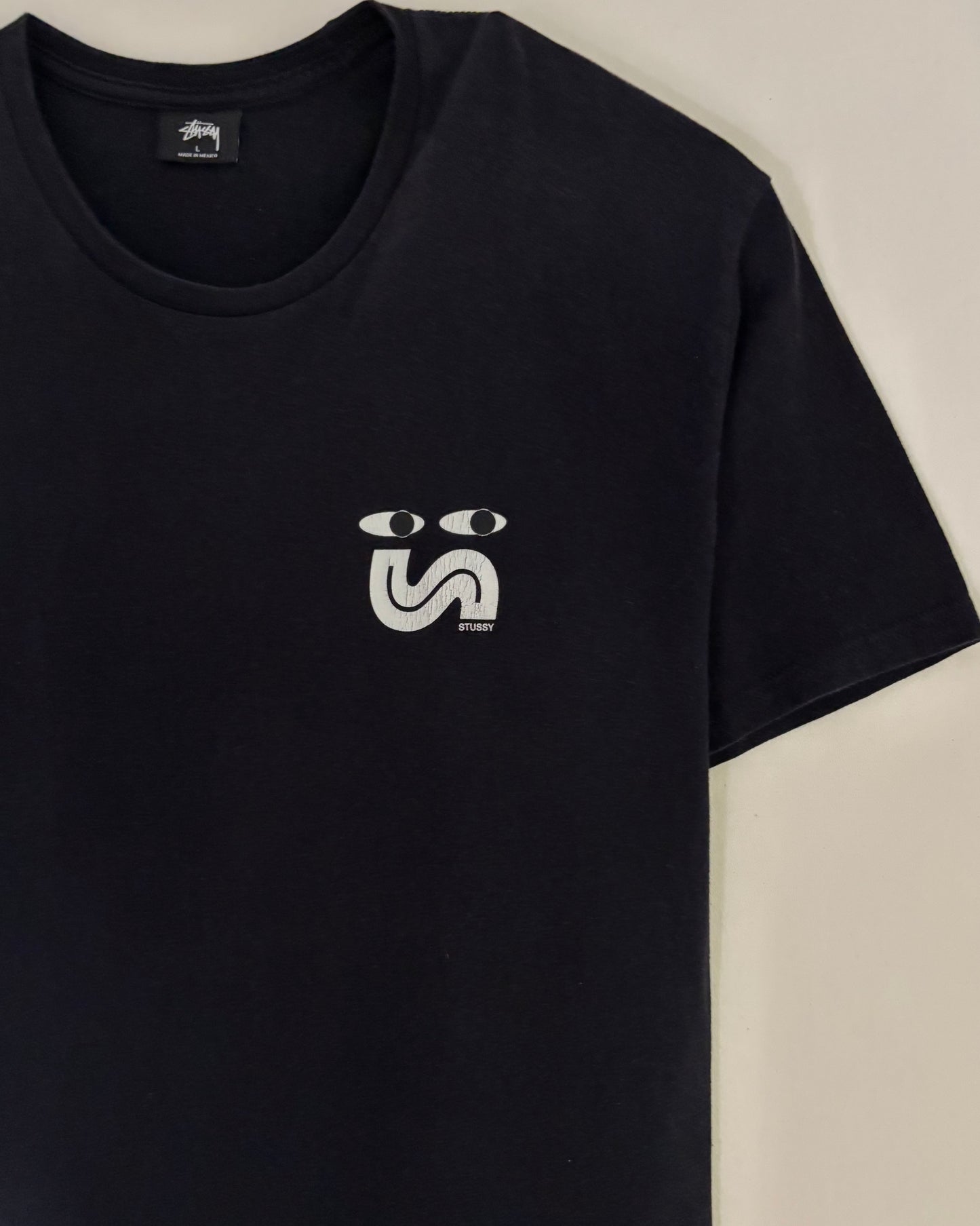 〈STUSSY〉 Face Logo Back Print T-Shirt