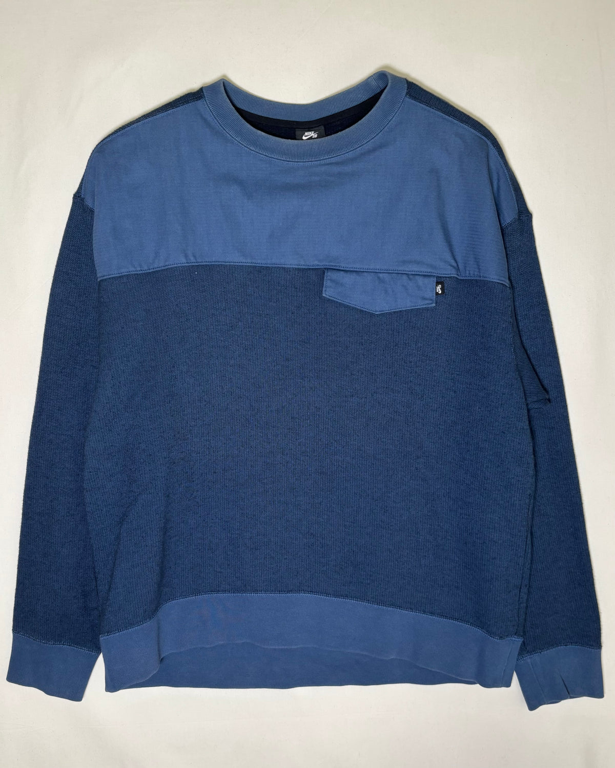 〈Nike SB〉 Two Tone Panel Pocket Crewneck Sweatshirt Blue