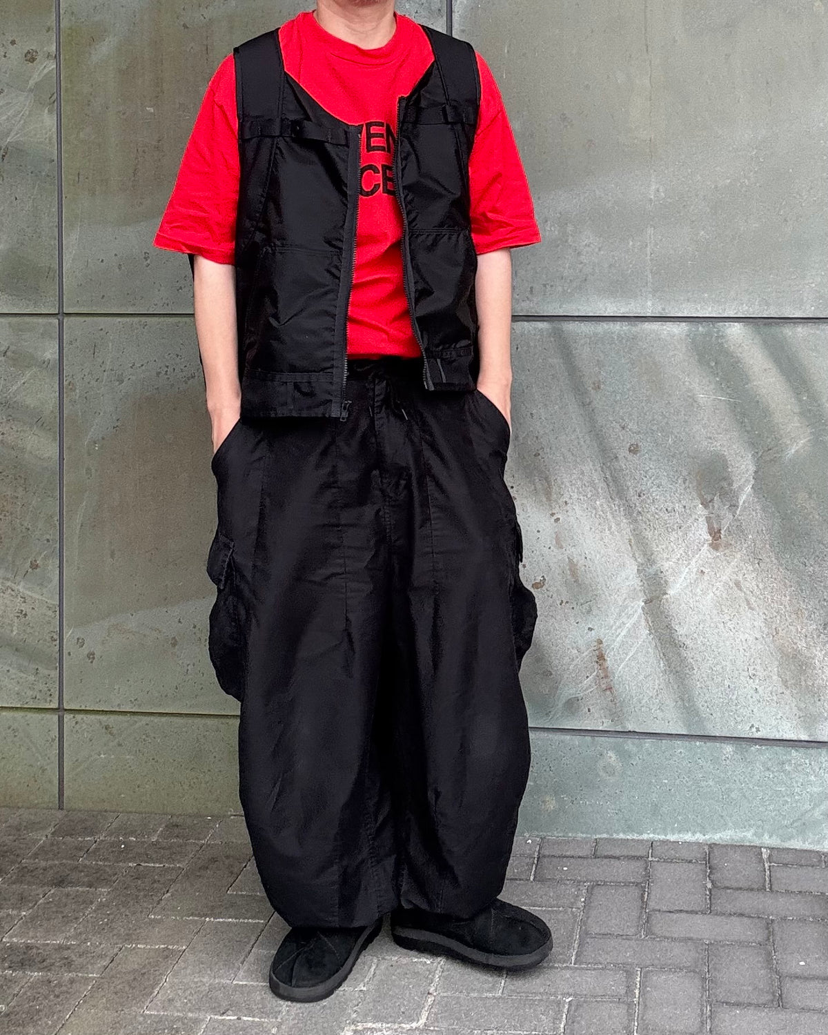 黒で整える。